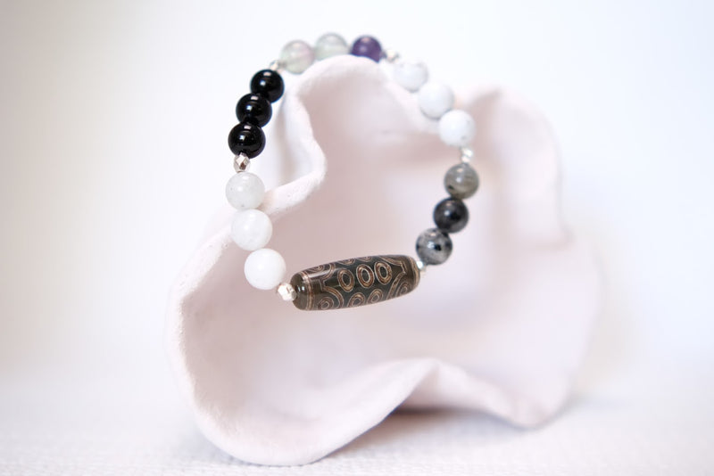 Stress healing bracelet Anxiety Healing Bracelet with Tibetan Dzi Bead Stand