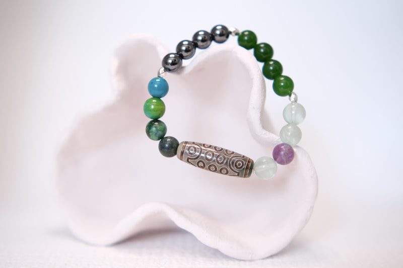 Stability healing bracelet Balance Crystal with Tibetan Dzi Bead Stand